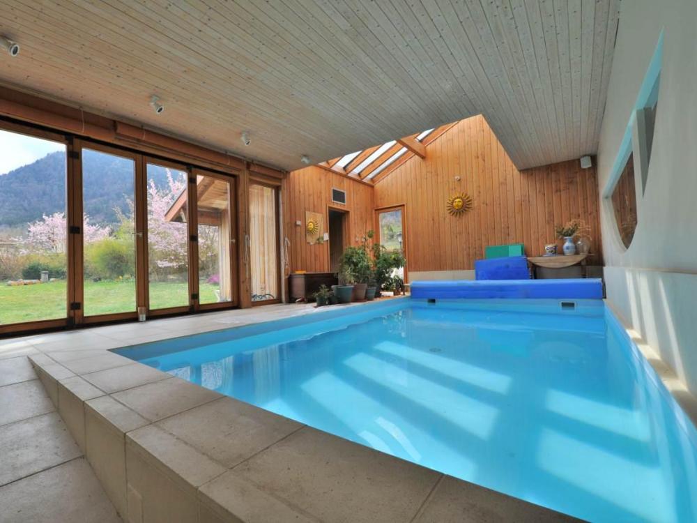 Maison Annecy rive ouest piscine à vendre