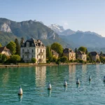 Pourquoi le marché immobilier d’Annecy ne faiblit pas malgré les taux
