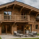 À Megève, ces chalets mêlent bois ancien et domotique dernier cri